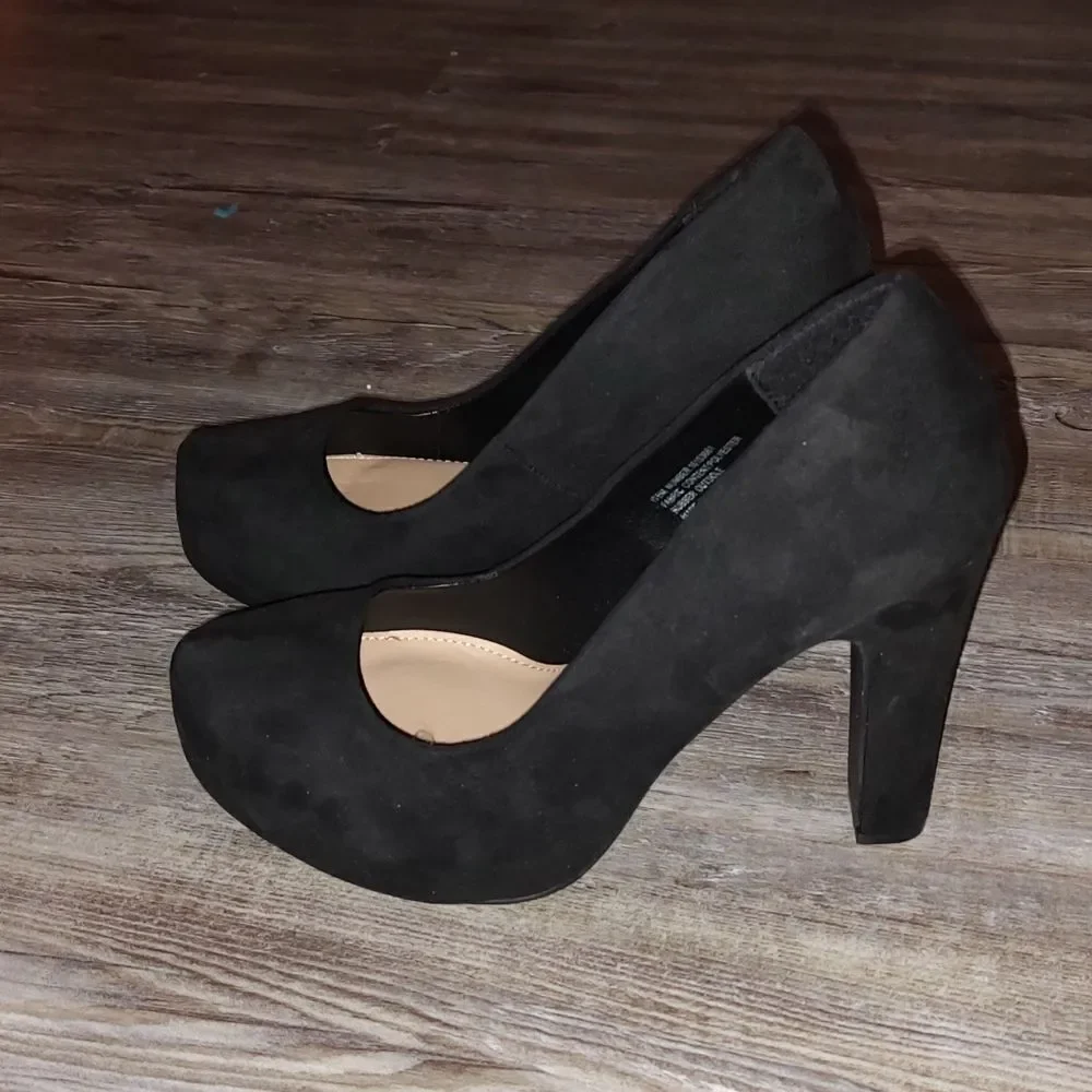 PLATFORM PUMP - FAUX SUEDE BLACK (WW)  Size 10.5 WW  NWT